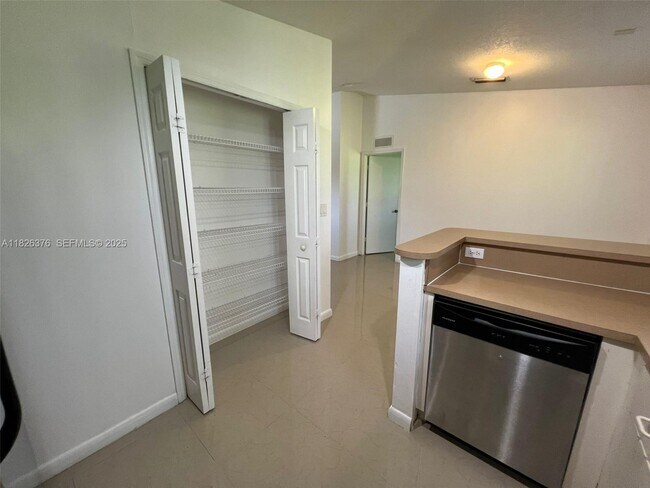 Foto del edificio - 990 NE 33rd Terrace