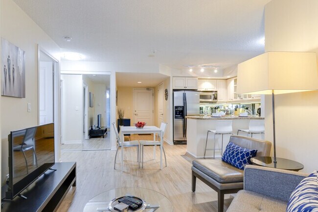 Building Photo - 190 University Ave