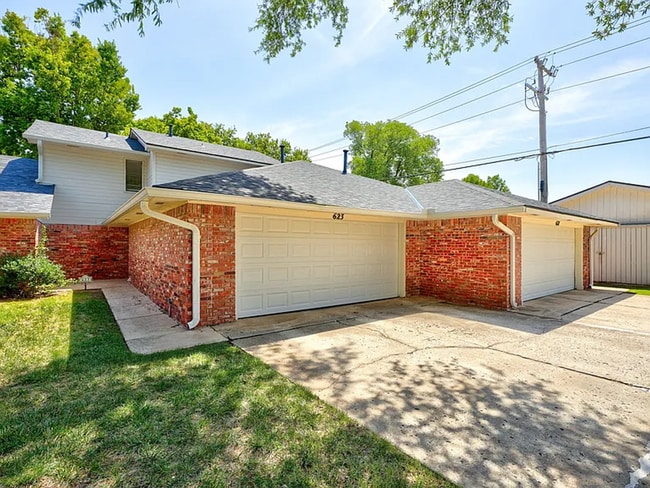 Photo - Beautiful 3bed/3bath Townhome Available in Westside Norman!!