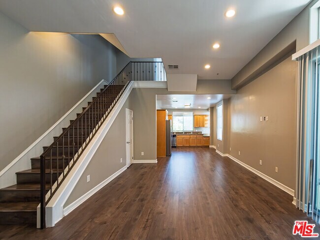 Foto del edificio - 5237 Willowcrest Ave