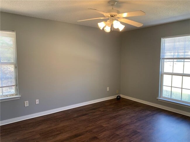 Building Photo - 9215 Webster Ln