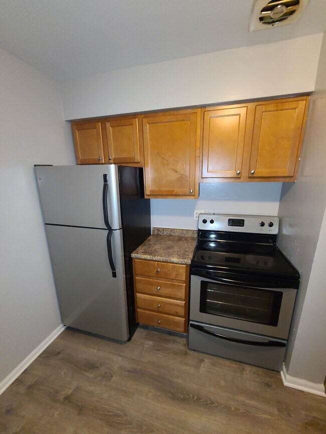 Building Photo - 555 W Stratford Pl