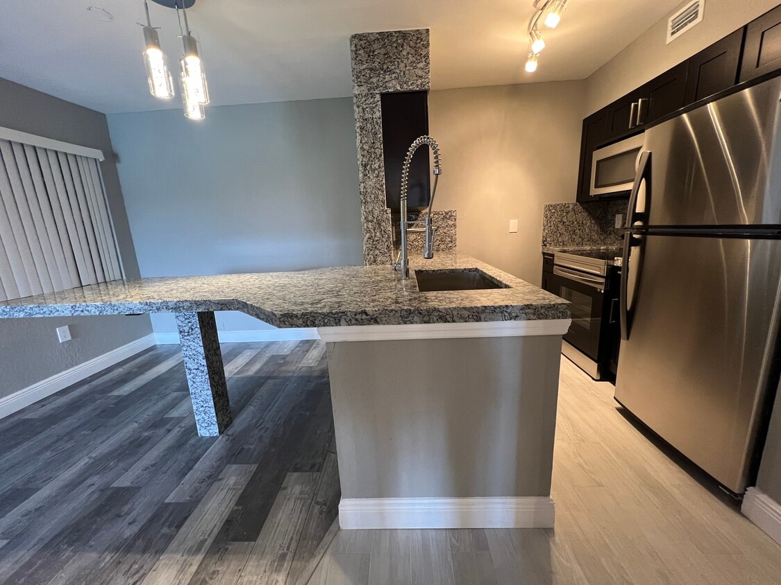 2803 N Oakland Forest Dr Unit 309, Oakland Park, FL 33309 Condo for