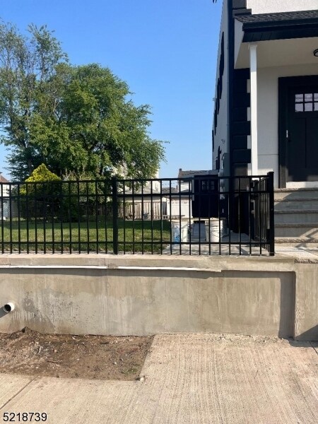 Building Photo - 38 Dewitt St