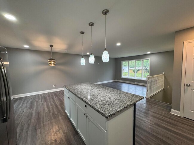 Foto del edificio - 541 W 67th Ln