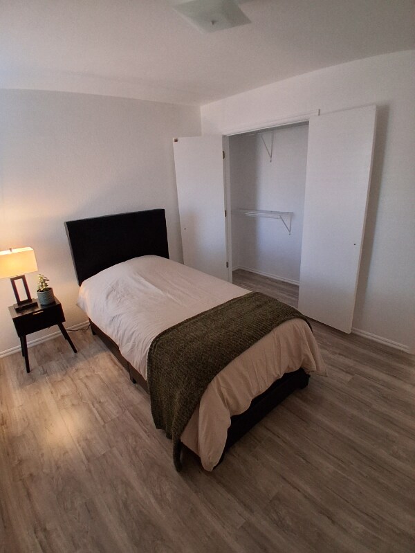 Foto del edificio - 2 Cloverdale and Wheatland