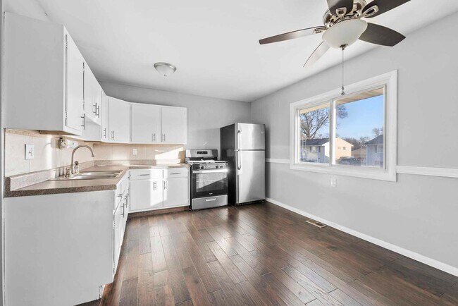 Foto del edificio - Updated 4 bed 2 bath home in Heritage