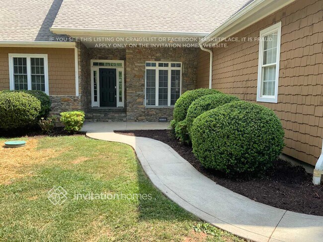 Foto del edificio - 242 Chuckwood Rd