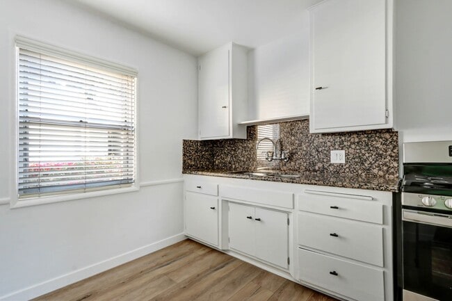 Foto del edificio - 300 California Ave