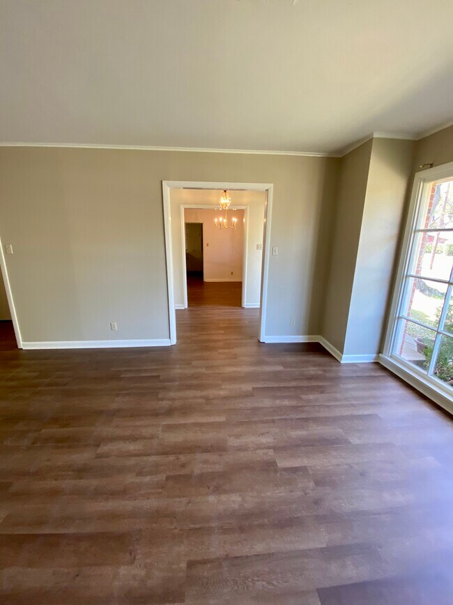 Building Photo - 455 Sandefur Dr
