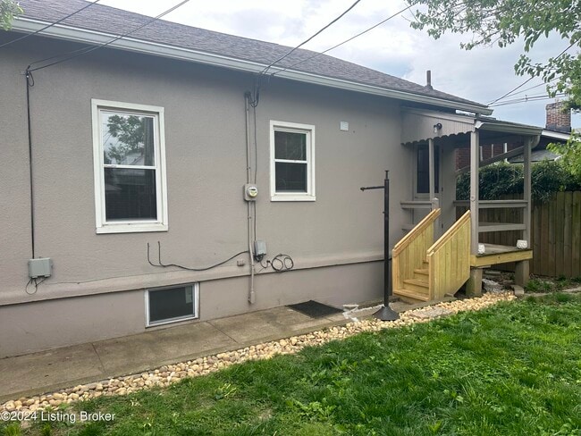 Building Photo - 1903 Maplewood Pl