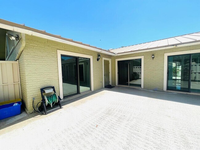 Building Photo - 5933 Golden Eagle Cir