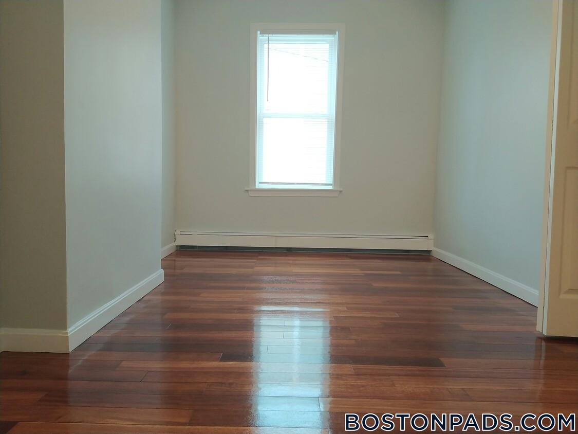 Primary Photo - 108 Boston St
