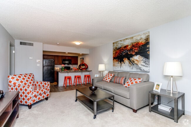 1BR, 1BA - 650 SF - Skyview Apartments