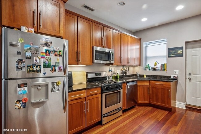Foto del edificio - 5338 N Winthrop Ave