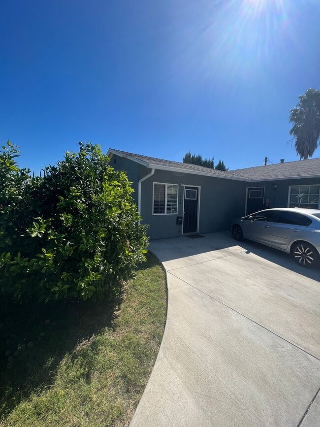 Building Photo - Charming, Open Concept, Single, Granada Hills ADU! Ready for Immediate Move-In!