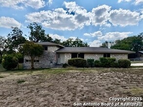 Building Photo - 1236 E Live Oak Rd