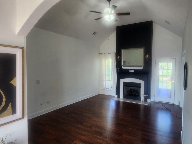 Building Photo - 3 Bedroom Single Family Home in Byron