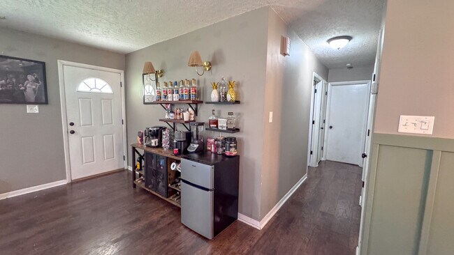 Foto del edificio - 112 White Oak Blvd