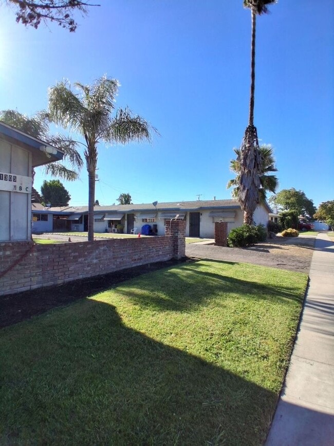 Building Photo - 1315 N Garden Ave