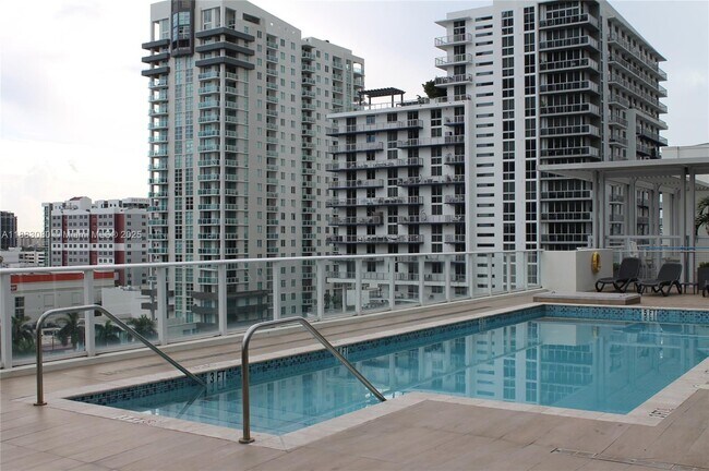 Foto del edificio - 321 NE 26th St
