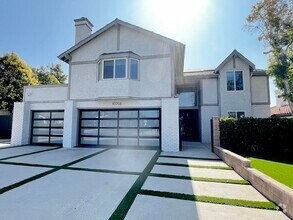 Building Photo - 10758 Cozycroft Ave