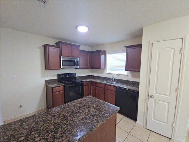 Building Photo - 2303 Golden Brandy Ln