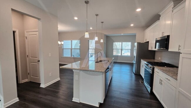 Building Photo - 209 Commons Ave