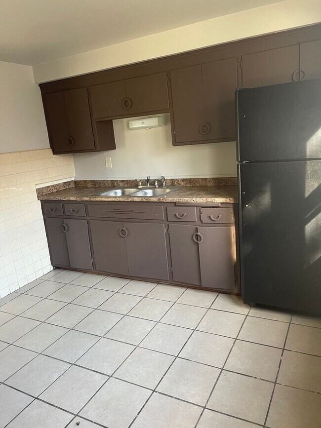 Building Photo - 6520-6522 W Carmen Ave. (Duplex)