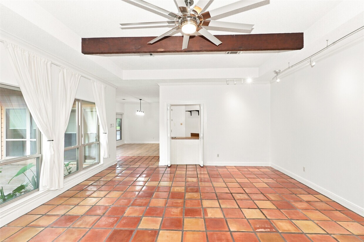 Building Photo - 2234 Foreland Dr