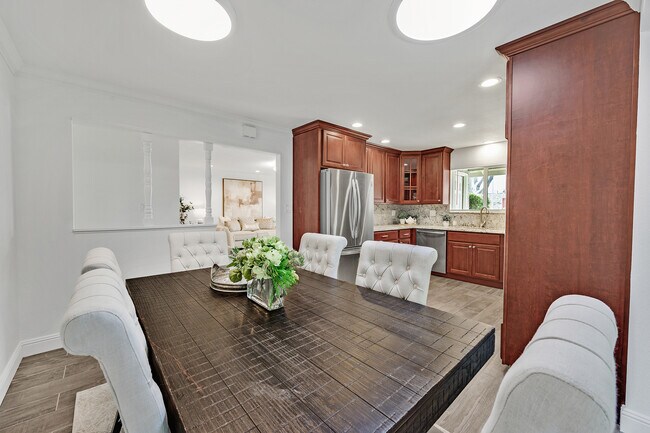 Foto del edificio - 2449 Almaden Blvd