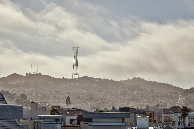 Building Photo - 566 S Van Ness Ave