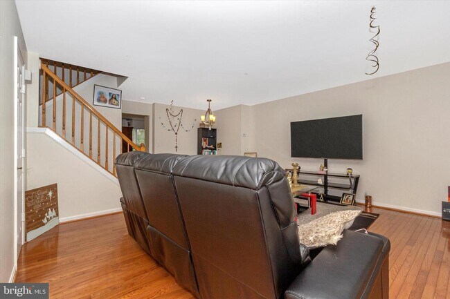 Building Photo - 9217 Ridgefield Cir