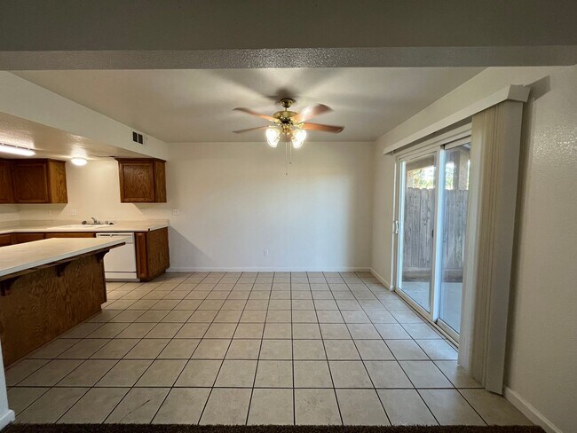 Building Photo - 2319