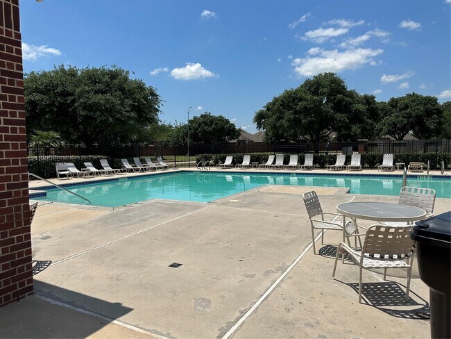 Foto del edificio - 5526 Stoneridge Ct