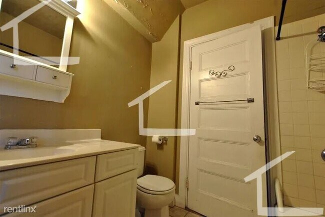 Foto del edificio - 3 br, 1 bath House - 184 Naples Rd Apt 2