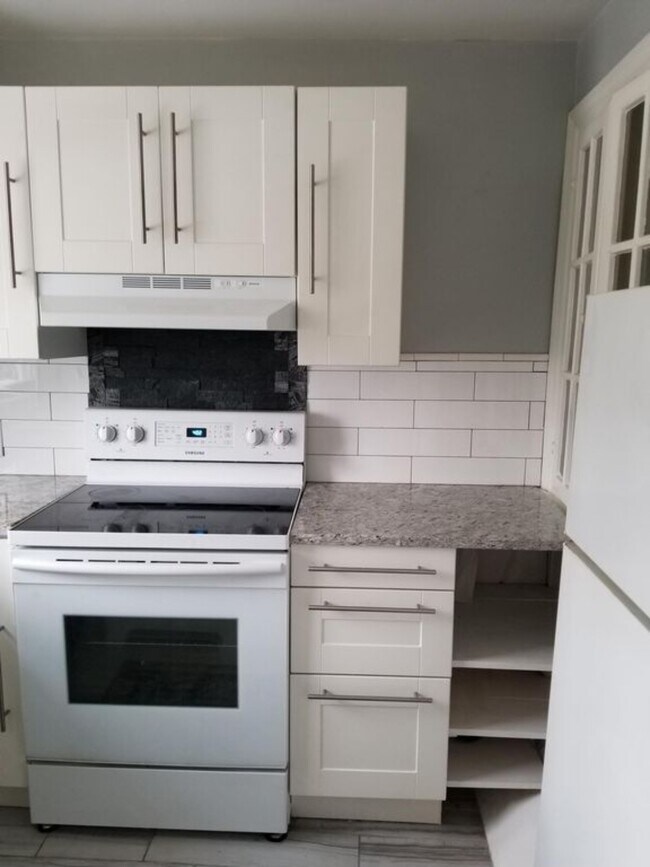 Foto del edificio - 876 Windermere Ave