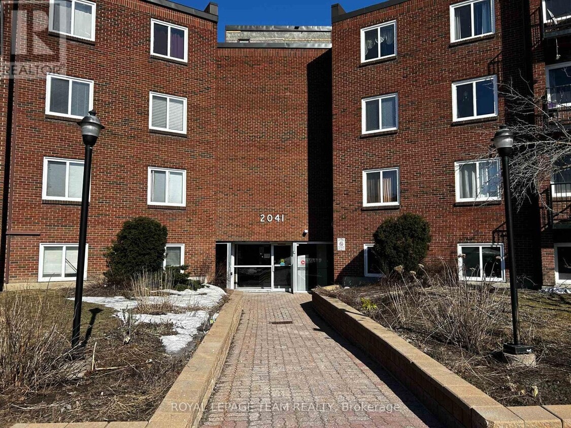 Photo principale - 2041 Arrowsmith Dr