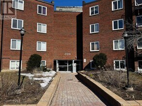 Building Photo - 2041-2041 Arrowsmith Dr