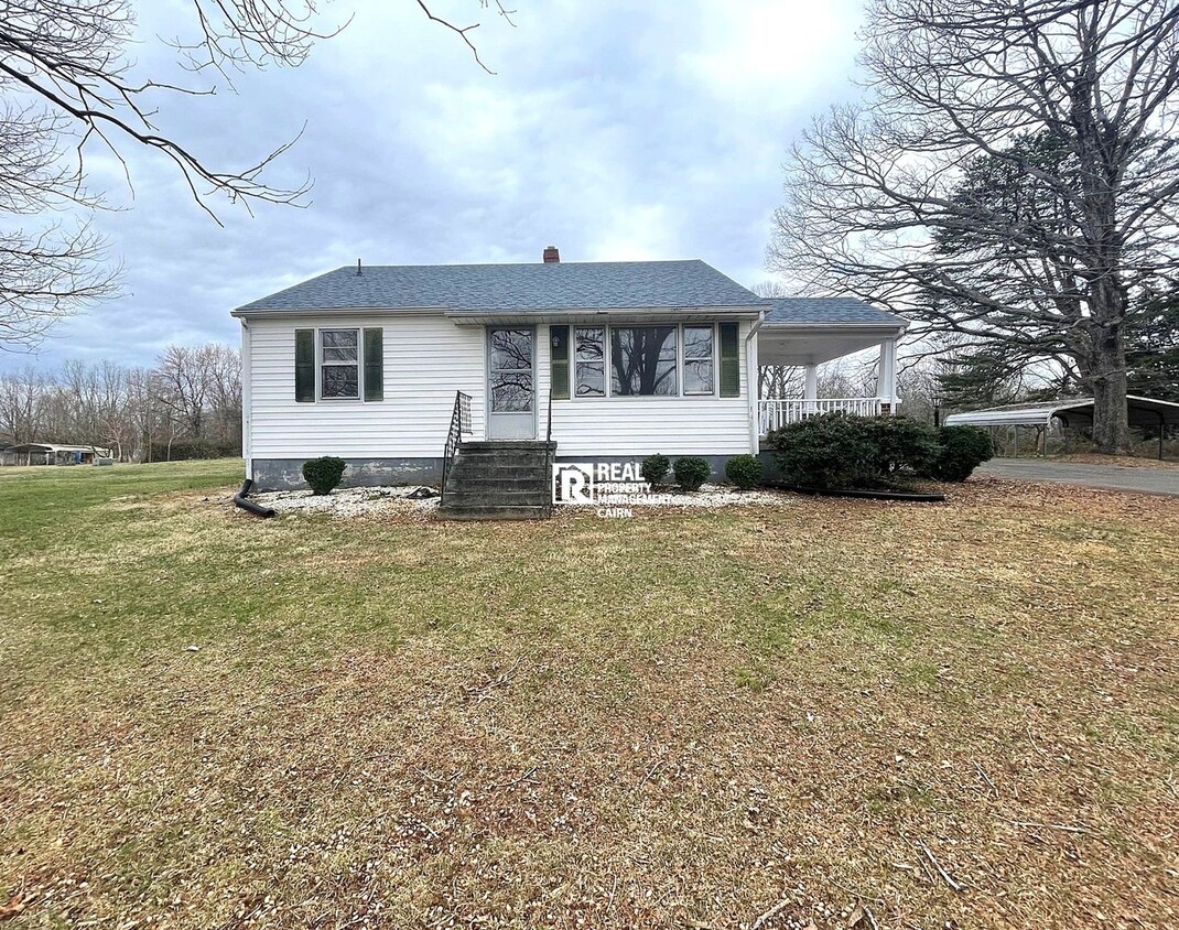 Primary Photo - Spacious 2 Bedroom 1 Bath Home
