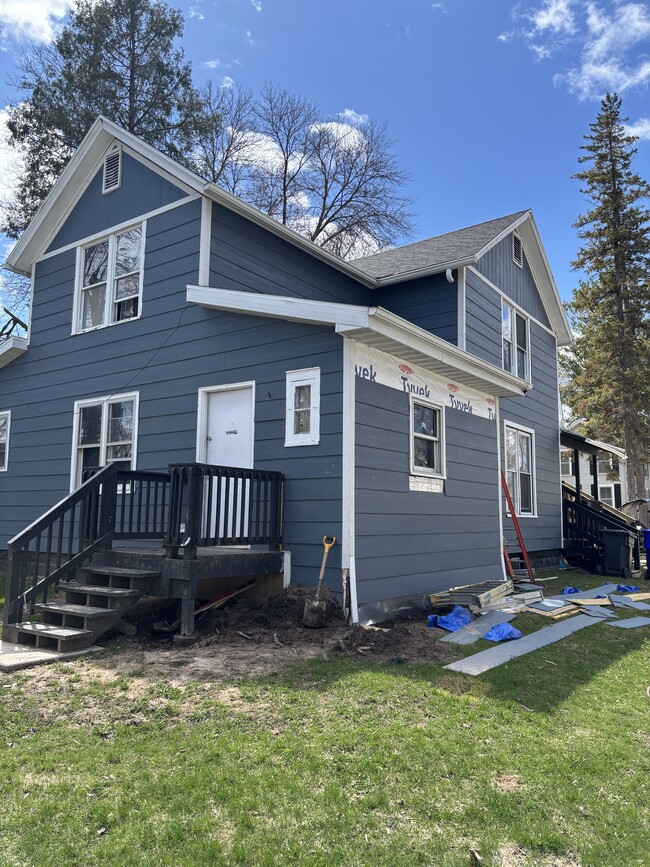 Building Photo - 521 S Story St