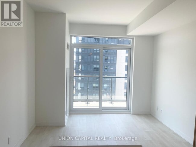 Photo du bâtiment - 7950-7950 Bathurst St