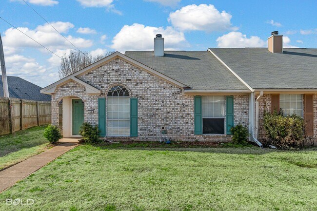 Foto del edificio - 5005 Longstreet Pl