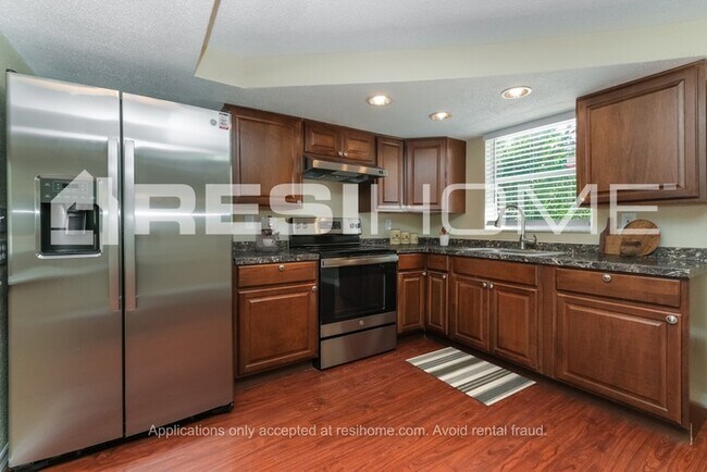 Building Photo - 7700 Farmlawn Dr