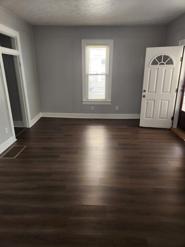 Building Photo - 416 Western Ave