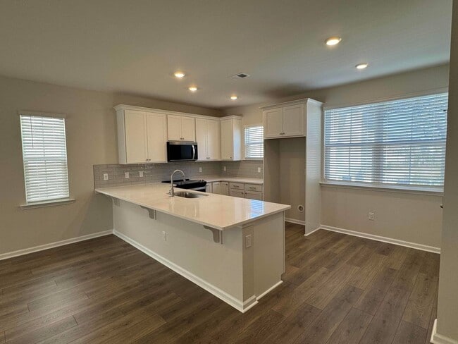 Building Photo - 4 Bedroom Home at Bailey's Cove on Hilton Head Island | Small footprint. Big island life.