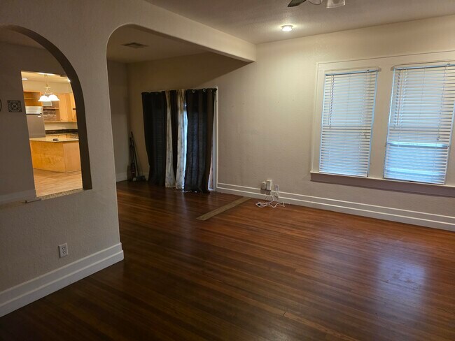 Sala de estar/comedor, pre-renovación - 2508 6th St