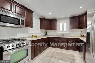 Building Photo - 431 Manor Pl NW