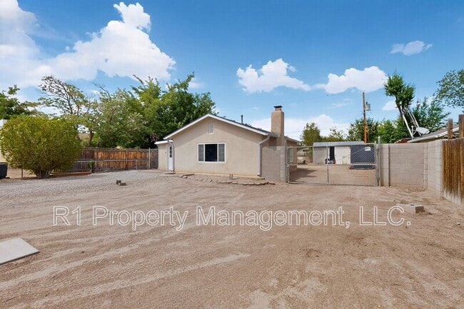 Building Photo - 823 San Lorenzo Ave NW