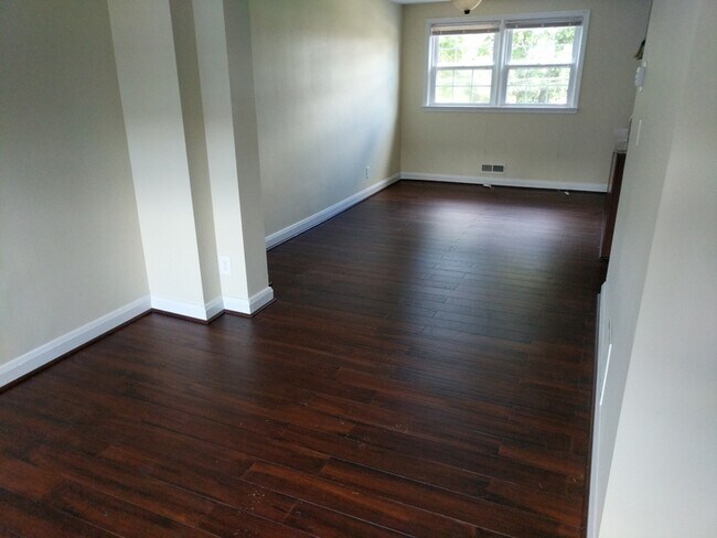 Building Photo - 1508 Langford Rd